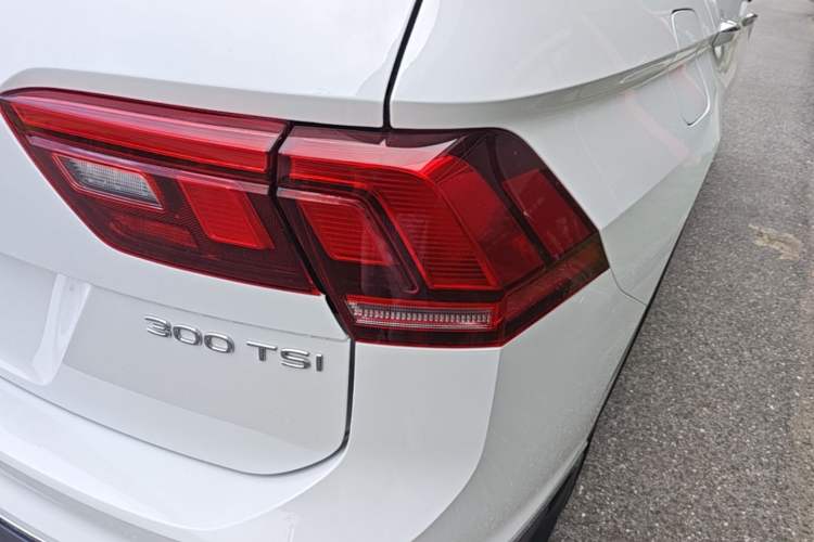 Used Volkswagen Tiguan L 2024 300TSI Automatic Two-Wheel Drive Smart Edition Right Rear Taillight