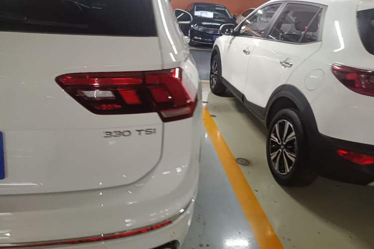 Used Volkswagen Tiguan L 2024 Outstanding Model 330TSI Automatic Two-Wheel Drive R-Line Dragon Glory Edition Right Rear Taillight