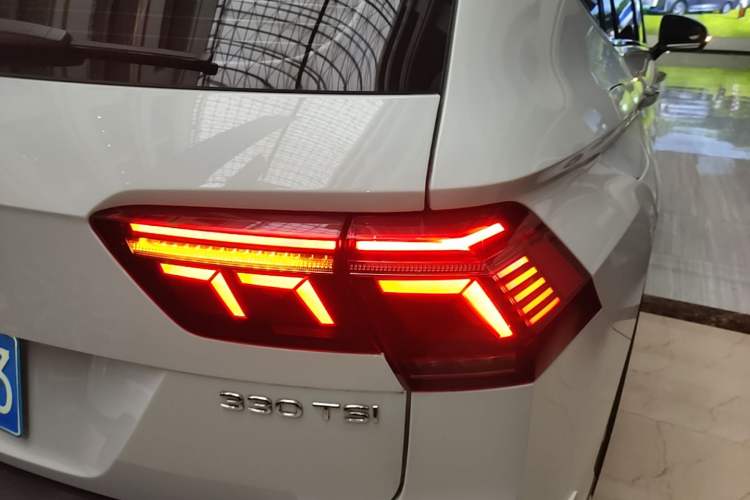Used Volkswagen Tiguan L 2024 330TSI Automatic Two-Wheel Drive R-Line Enhanced Edition Right Rear Taillight