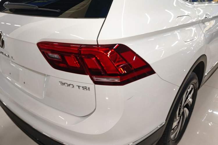 Used Volkswagen Tiguan L 2024 300TSI Automatic Two-Wheel Drive Smart Edition Right Rear Taillight