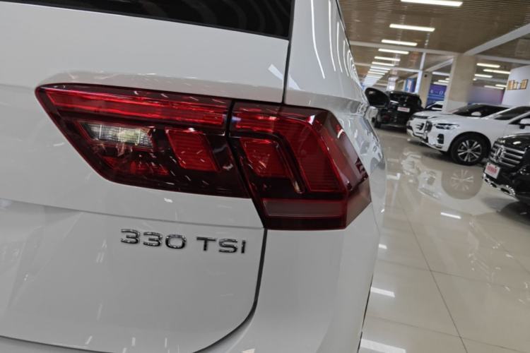 Used Volkswagen Tiguan L 2024 Outstanding Model 300TSI Automatic Two-Wheel Drive Longteng Edition Right Rear Taillight