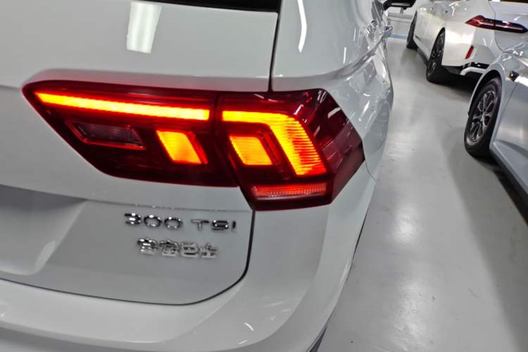 Used Volkswagen Tiguan L 2024 300TSI Automatic Two-Wheel Drive Smart Edition Right Rear Taillight