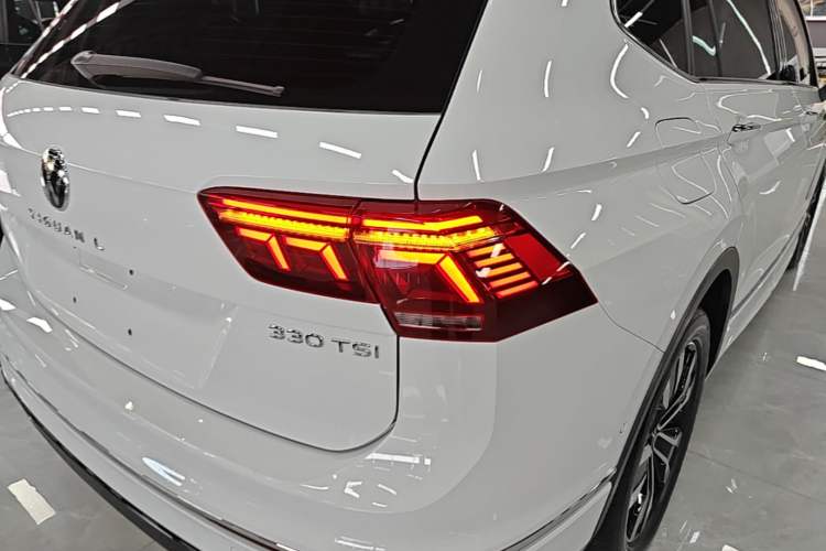Used Volkswagen Tiguan L 2024 330TSI Automatic Two-Wheel Drive R-Line Enhanced Edition Right Rear Taillight