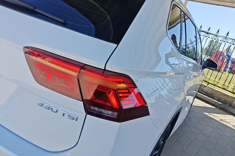 Used Volkswagen Tiguan L 2024 330TSI Automatic Two-Wheel Drive R-Line Enhanced Edition Right Rear Taillight