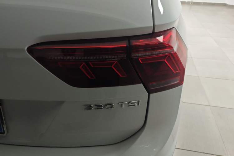 Used Volkswagen Tiguan L 2024 330TSI Automatic Two-Wheel Drive R-Line Enhanced Edition Right Rear Taillight