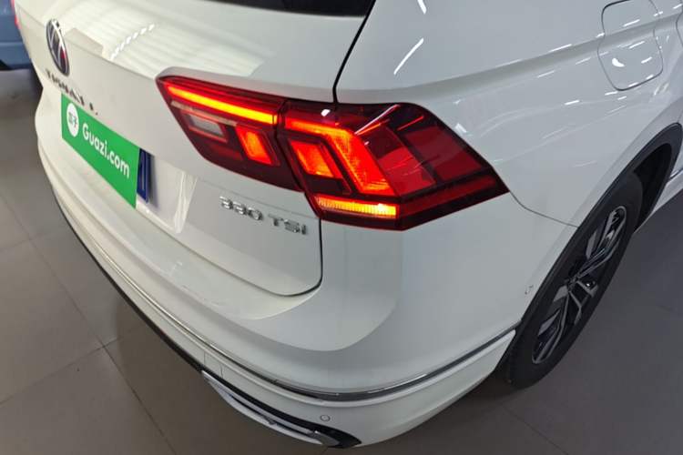 Used Volkswagen Tiguan L 2024 Outstanding Model 330TSI Automatic Two-Wheel Drive R-Line Dragon Glory Edition Right Rear Taillight