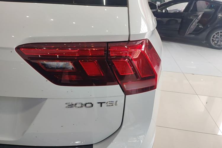 Used Volkswagen Tiguan L 2024 300TSI Automatic Two-Wheel Drive Smart Edition Right Rear Taillight