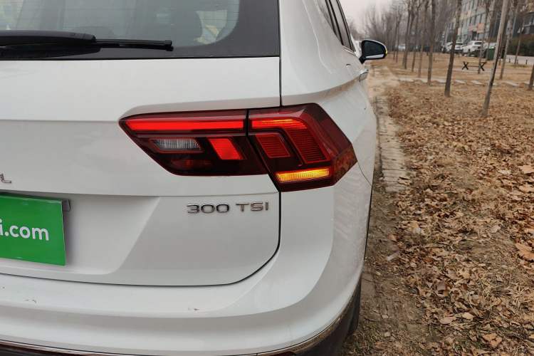 Used Volkswagen Tiguan L 2024 300TSI Automatic Two-Wheel Drive Smart Edition Right Rear Taillight