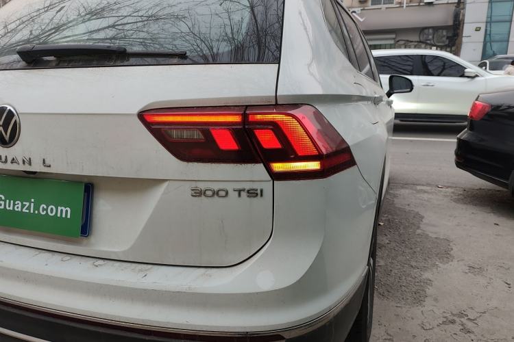 Used Volkswagen Tiguan L 2024 300TSI Automatic Two-Wheel Drive Smart Edition Right Rear Taillight