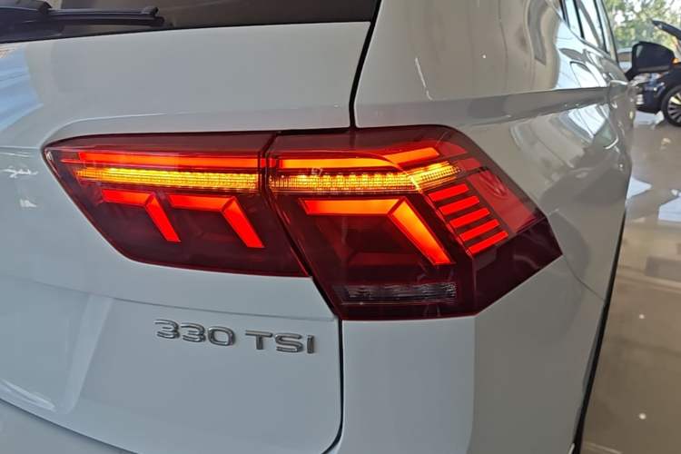 Used Volkswagen Tiguan L 2024 330TSI Automatic Two-Wheel Drive R-Line Enhanced Edition Right Rear Taillight