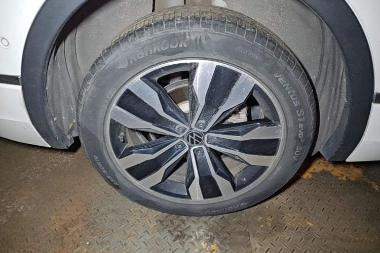 Used Volkswagen Tiguan L 2024 330TSI Automatic Two-Wheel Drive R-Line Enhanced Edition Right Rear Wheel Hub