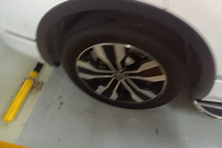 Used Volkswagen Tiguan L 2024 Outstanding Model 330TSI Automatic Two-Wheel Drive R-Line Dragon Glory Edition Right Rear Wheel Hub