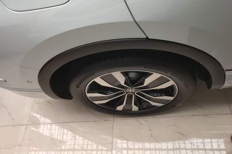 Used Volkswagen Tiguan L 2024 330TSI Automatic Two-Wheel Drive R-Line Enhanced Edition Right Rear Wheel Hub