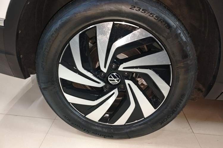 Used Volkswagen Tiguan L 2024 300TSI Automatic Two-Wheel Drive Smart Edition Right Rear Wheel Hub