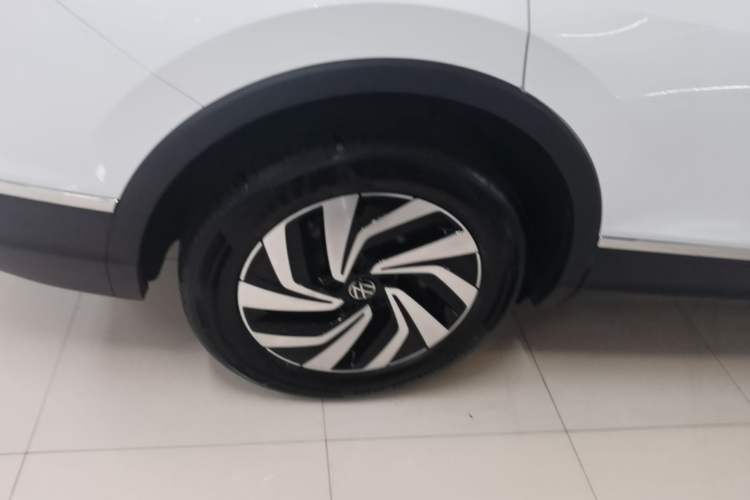 Used Volkswagen Tiguan L 2024 300TSI Automatic Two-Wheel Drive Smart Edition Right Rear Wheel Hub