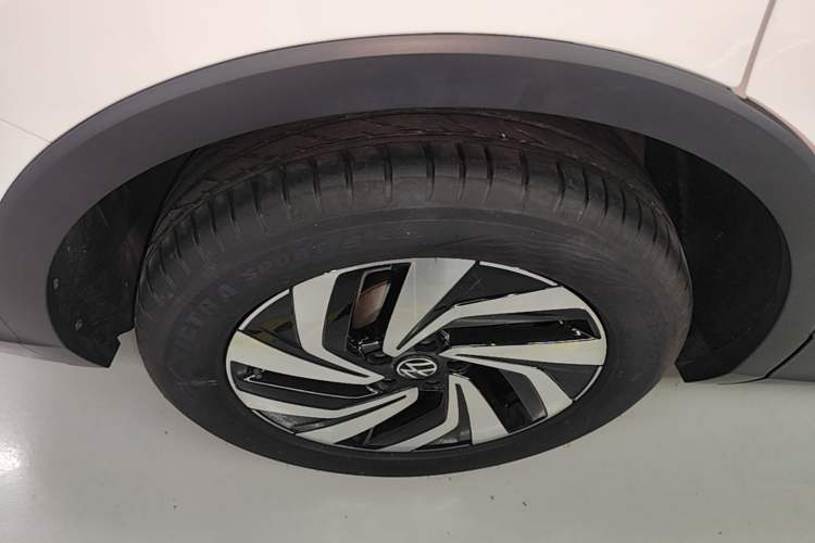 Used Volkswagen Tiguan L 2024 330TSI Automatic Two-Wheel Drive Smart Edition Right Rear Wheel Hub