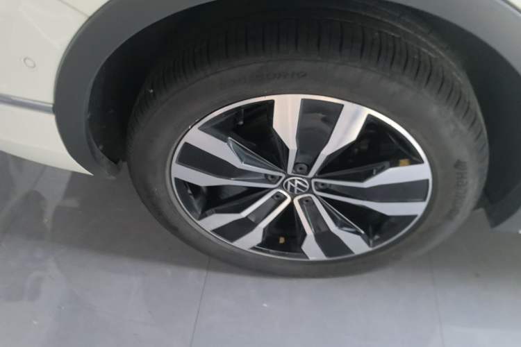 Used Volkswagen Tiguan L 2024 330TSI Automatic Two-Wheel Drive R-Line Enhanced Edition Right Rear Wheel Hub