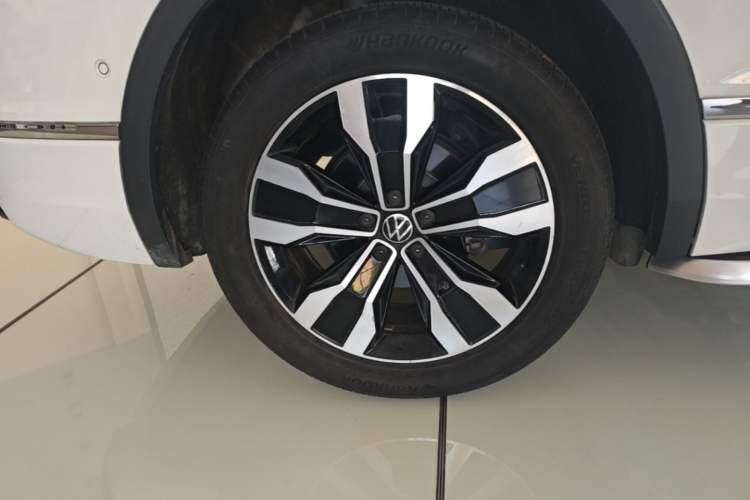 Used Volkswagen Tiguan L 2024 Outstanding Model 330TSI Automatic Two-Wheel Drive R-Line Dragon Glory Edition Right Rear Wheel Hub