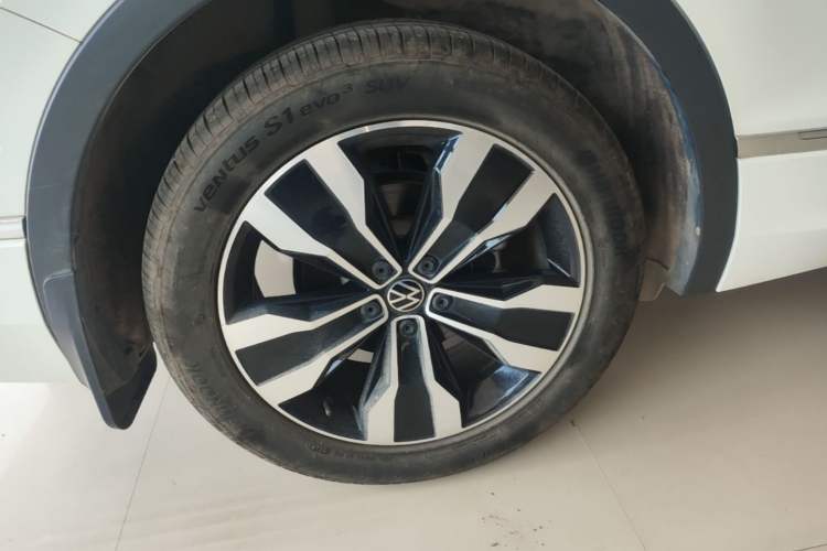 Used Volkswagen Tiguan L 2024 330TSI Automatic Two-Wheel Drive R-Line Enhanced Edition Right Rear Wheel Hub