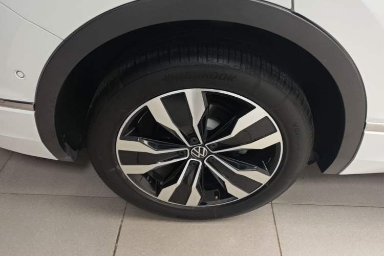 Used Volkswagen Tiguan L 2024 330TSI Automatic Two-Wheel Drive R-Line Enhanced Edition Right Rear Wheel Hub