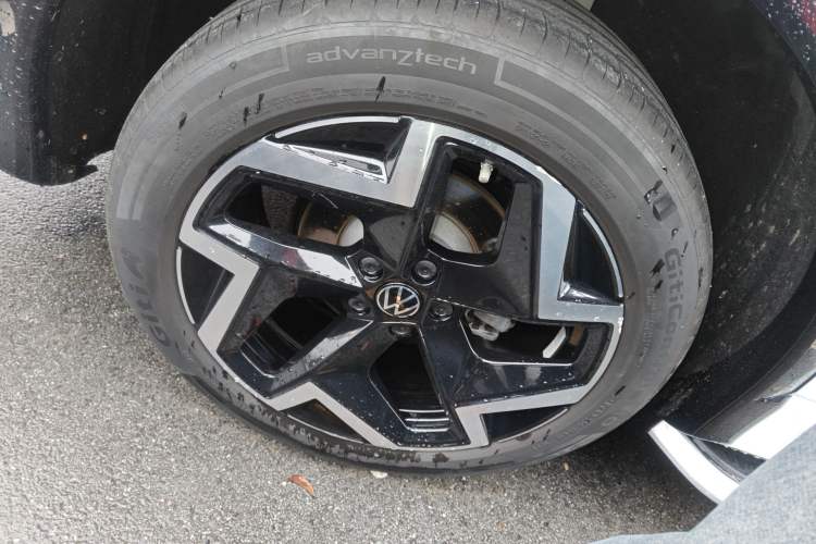 Used Volkswagen Tiguan L 2024 PRO 330TSI Two-Wheel Drive R-Line Smart Edition Right Rear Wheel Hub