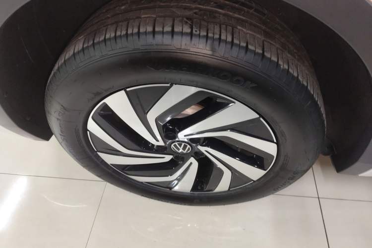 Used Volkswagen Tiguan L 2024 Outstanding Model 330TSI Automatic Two-Wheel Drive R-Line Dragon Glory Edition Right Rear Wheel Hub
