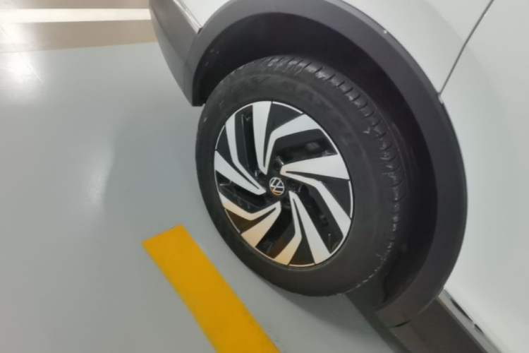 Used Volkswagen Tiguan L 2024 300TSI Automatic Two-Wheel Drive Smart Edition Right Rear Wheel Hub
