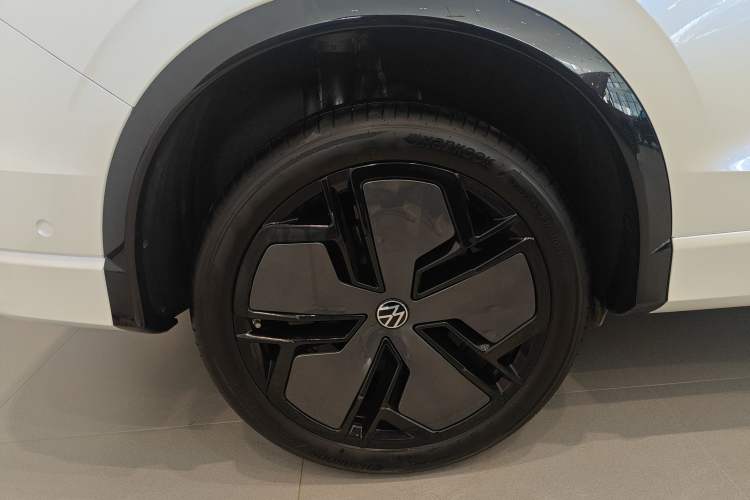 Used Volkswagen Tiguan L 2024 PRO 380TSI Four-Wheel Drive R-Line Prestige Edition Right Rear Wheel Hub