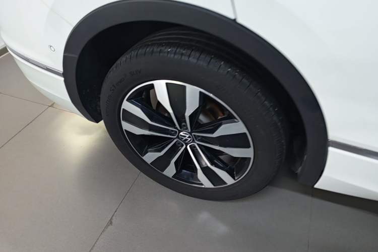 Used Volkswagen Tiguan L 2024 Outstanding Model 330TSI Automatic Two-Wheel Drive R-Line Dragon Glory Edition Right Rear Wheel Hub