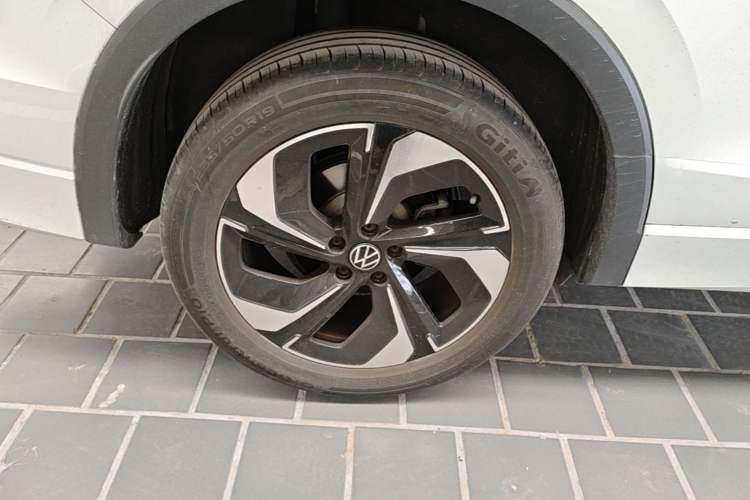 Used Volkswagen Tiguan L 2024 PRO 330TSI Two-Wheel Drive Smart Edition Right Rear Wheel Hub
