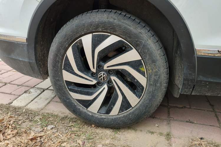 Used Volkswagen Tiguan L 2024 300TSI Automatic Two-Wheel Drive Smart Edition Right Rear Wheel Hub