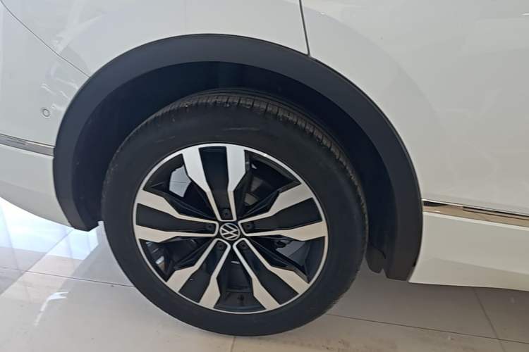 Used Volkswagen Tiguan L 2024 330TSI Automatic Two-Wheel Drive R-Line Enhanced Edition Right Rear Wheel Hub