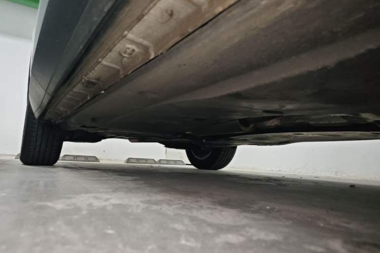 Used Volkswagen Tiguan L 2024 Outstanding Model 300TSI Automatic Two-Wheel Drive Longteng Edition Right Side Sill