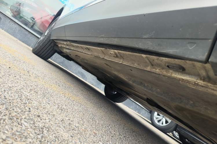 Used Volkswagen Tiguan L 2024 300TSI Automatic Two-Wheel Drive Smart Edition Right Side Sill