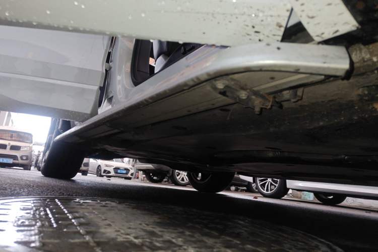 Used Volkswagen Tiguan L 2024 PRO 330TSI Two-Wheel Drive R-Line Smart Edition Right Side Sill