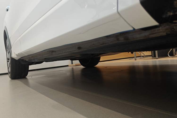 Used Volkswagen Tiguan L 2024 PRO 380TSI Four-Wheel Drive R-Line Prestige Edition Right Side Sill