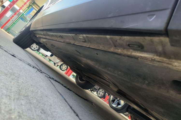Used Volkswagen Tiguan L 2024 300TSI Automatic Two-Wheel Drive Smart Edition Right Side Sill