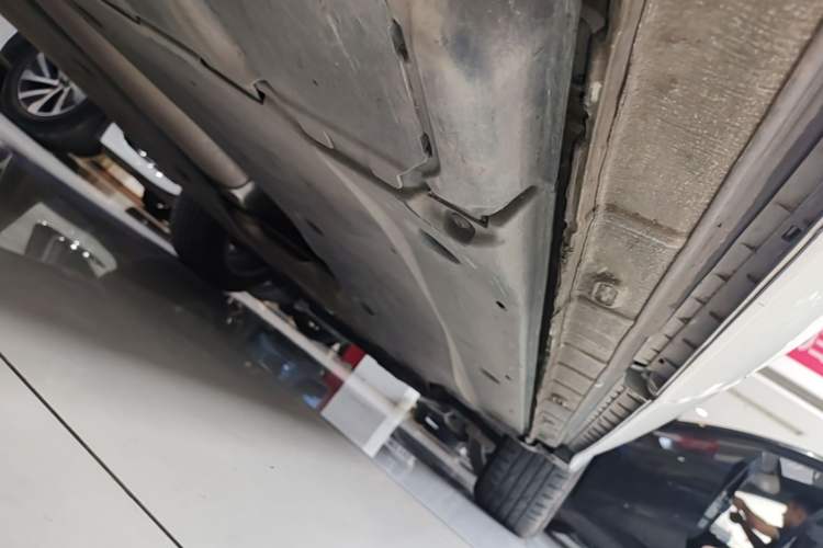 Used Volkswagen Tiguan L 2024 300TSI Automatic Two-Wheel Drive Smart Edition Right Side Sill