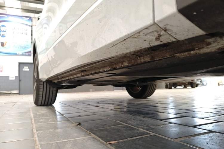 Used Volkswagen Tiguan L 2024 PRO 330TSI Two-Wheel Drive Smart Edition Right Side Sill