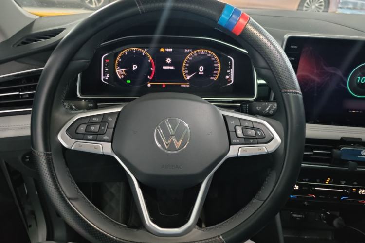 Used Volkswagen Tiguan L 2024 Outstanding Model 300TSI Automatic Two-Wheel Drive Longteng Edition Steering Wheel