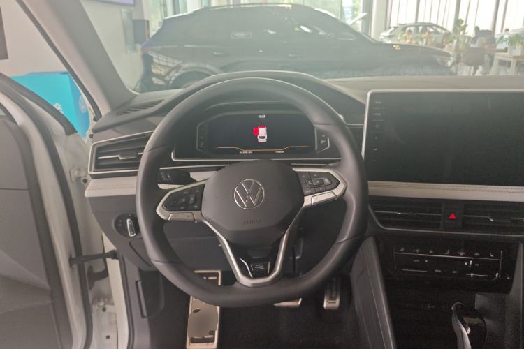 Used Volkswagen Tiguan L 2024 Outstanding Model 330TSI Automatic Two-Wheel Drive R-Line Dragon Glory Edition Steering Wheel