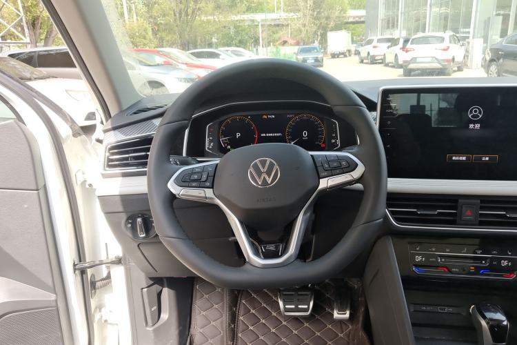 Used Volkswagen Tiguan L 2024 Outstanding Model 330TSI Automatic Two-Wheel Drive R-Line Dragon Glory Edition Steering Wheel