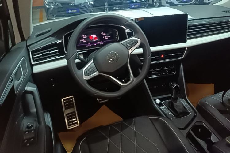 Used Volkswagen Tiguan L 2024 Outstanding Model 330TSI Automatic Two-Wheel Drive R-Line Dragon Glory Edition Steering Wheel