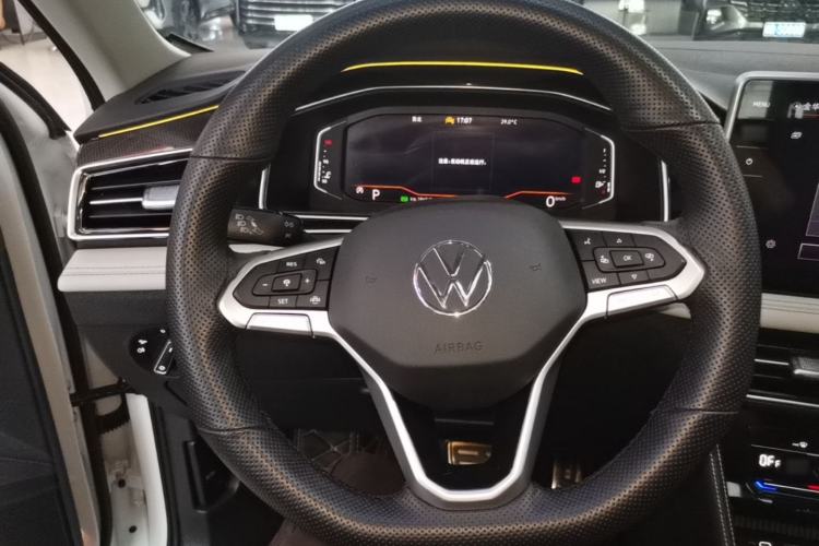 Used Volkswagen Tiguan L 2024 Outstanding Model 300TSI Automatic Two-Wheel Drive Longteng Edition Steering Wheel