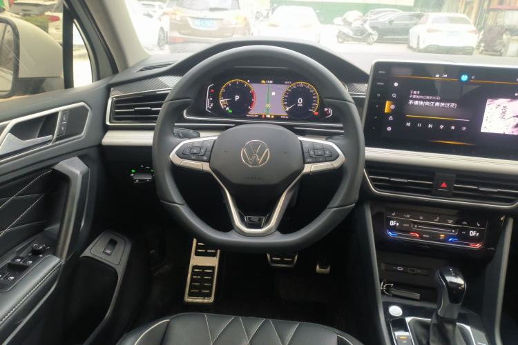 Used Volkswagen Tiguan L 2024 Outstanding Model 330TSI Automatic Two-Wheel Drive R-Line Dragon Glory Edition Steering Wheel