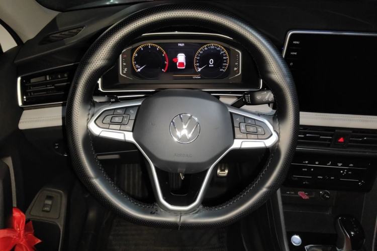 Used Volkswagen Tiguan L 2024 Outstanding Model 300TSI Automatic Two-Wheel Drive Longteng Edition Steering Wheel