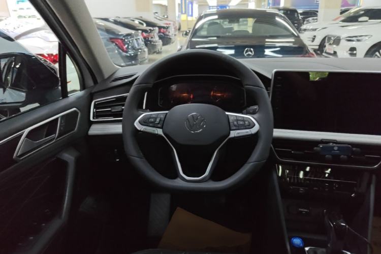 Used Volkswagen Tiguan L 2024 Outstanding Model 300TSI Automatic Two-Wheel Drive Longteng Edition Steering Wheel