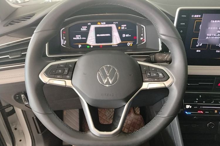 Used Volkswagen Tiguan L 2024 Outstanding Model 300TSI Automatic Two-Wheel Drive Longteng Edition Steering Wheel