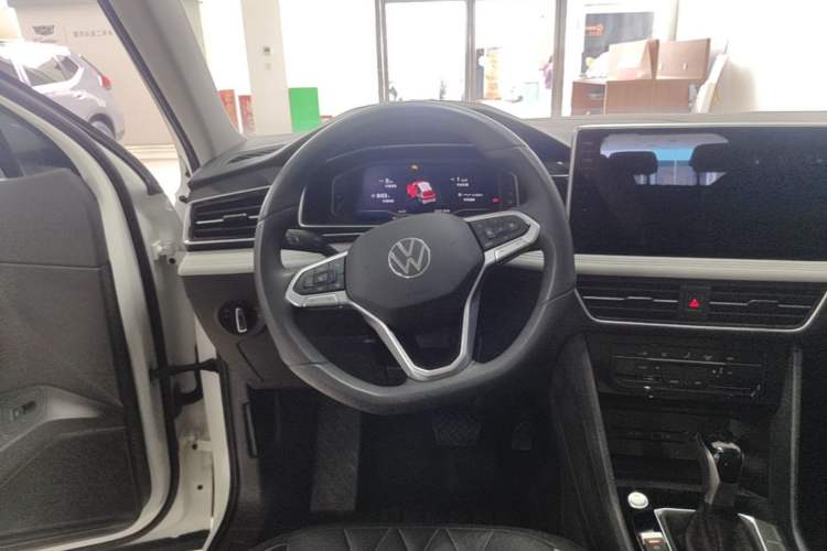 Used Volkswagen Tiguan L 2024 Outstanding Model 300TSI Automatic Two-Wheel Drive Longteng Edition Steering Wheel