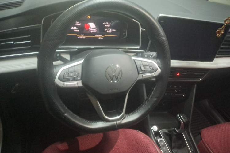 Used Volkswagen Tiguan L 2024 Outstanding Model 300TSI Automatic Two-Wheel Drive Longteng Edition Steering Wheel